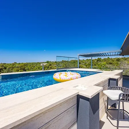 Luxury Pool Seaside דירה *