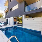 Luxury Pool Seaside Appartement Zadar