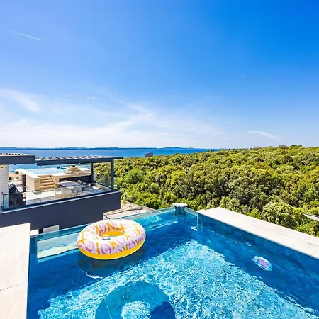 Luxury Pool Seaside * زادار