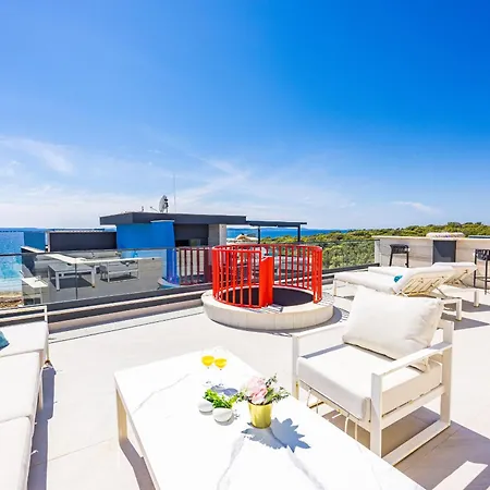 Luxury Pool Seaside