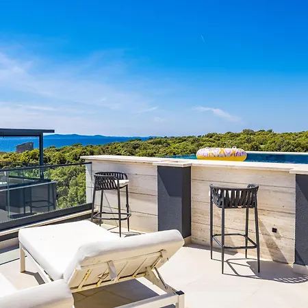 Luxury Pool Seaside